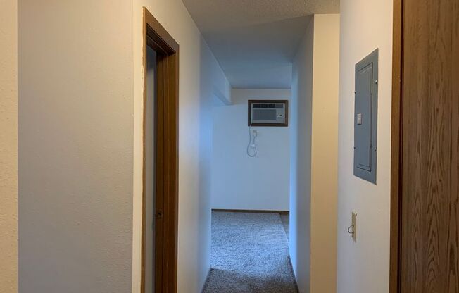 2 beds, 1 bath, 799 sqft, $695, Unit 102