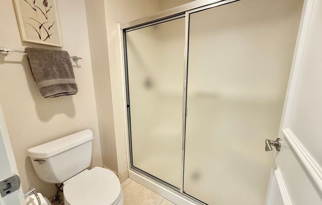 2 beds, 2 baths, $2,400, Unit # 206