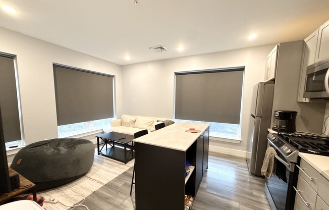 2 beds, 2 baths, 475 sqft, $4,200, Unit 301