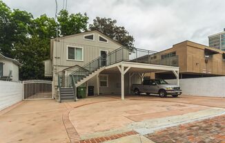 Beautiful 2 Bedroom, 2 Bathroom, Upper Unit in Sherman Oaks! Ready for Move-In!