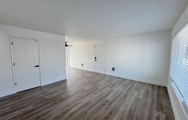 2 beds, 1 bath, 890 sqft, $1,455, Unit 24