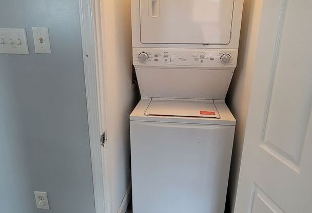 2 beds, 1 bath, 1,000 sqft, $1,400, Unit Apt. 5