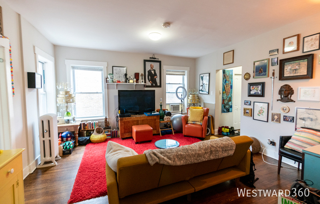 1662 W FARWELL AVE