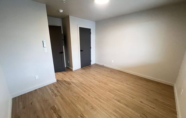 2 beds, 1 bath, 1,000 sqft, $1,450, Unit E