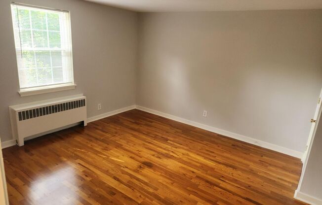 2 beds, 1 bath, 897 sqft, $2,335, Unit A-16