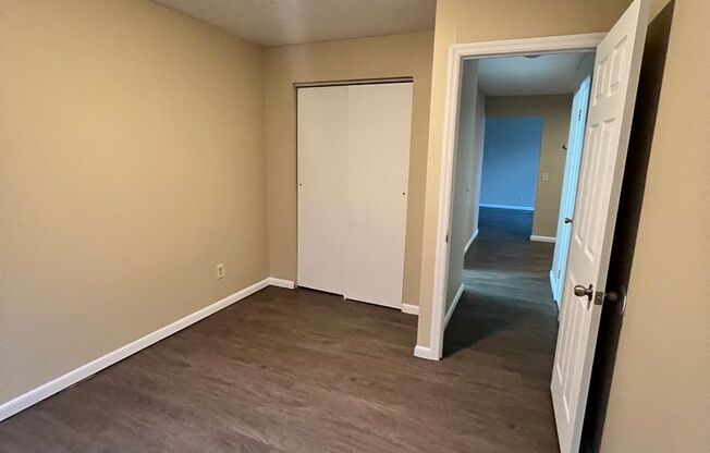 2 beds, 1 bath, $1,200, Unit Apt 4