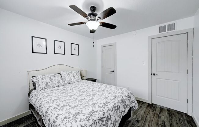2 beds, 1 bath, 860 sqft, $1,749, Unit 105