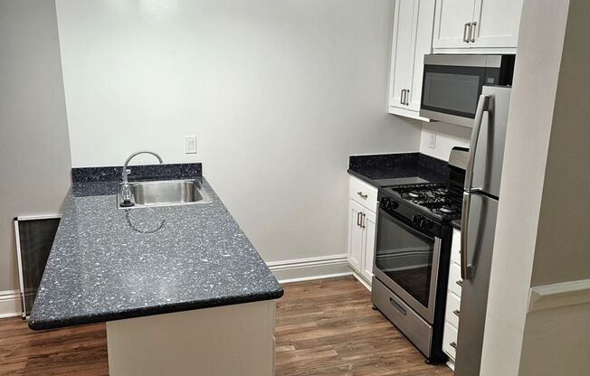 2 beds, 1 bath, $2,099, Unit Unit 202