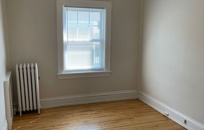 2 beds, 1 bath, 900 sqft, $1,425, Unit 303
