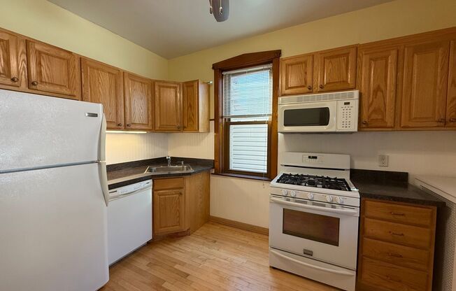 Gorgeous 2 Bed + Den / 1 Bath Jefferson Park Unit Available NOW! Water, Sewer, & Trash INCLUDED In Rent!