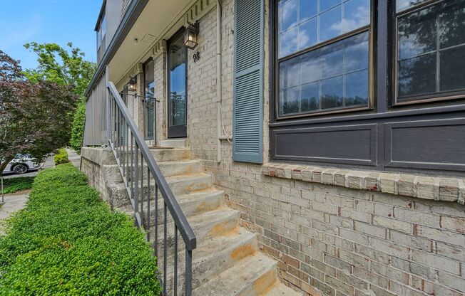 Updated 2BR/2.5BA Townhome in Gated West Buckhead Community