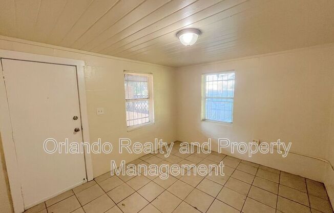 1235 1/2 W CYPRESS ST