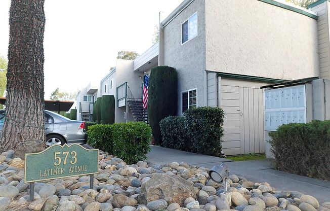 2BD/1BA - Stylish & Renovated Downstairs Apartment with Private Patio in Campbell