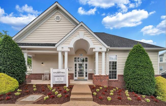 a picture of the front of the saratoga clubhouse with a blue sky in the background