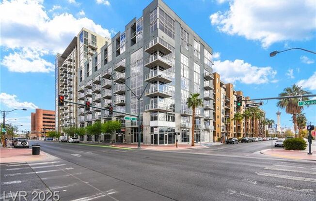 Welcome to Perfection Plus +++ where upscale living meets vibrant city energy at The Juhl, an amazing high-rise community in the heart of Downtown Las Vegas.