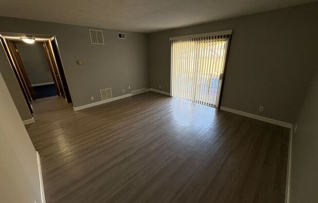 2 beds, 1 bath, 1,080 sqft, $820, Unit #20