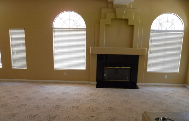 5 BDR/ 4.5 BTH, Triple Master Home including pool & spa!