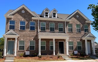 2 Bedroom Townhome Main Street Pineville - AVAILABLE SEPTEMBER 2025