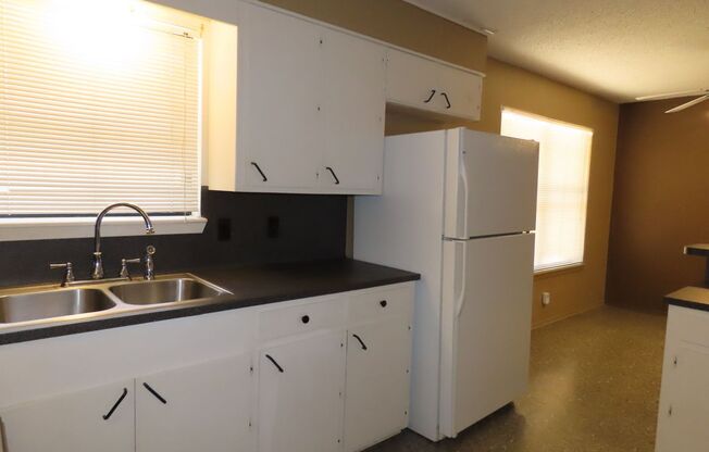 2 beds, 1 bath, $1,150