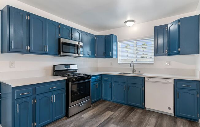 2 beds, 1 bath, 733 sqft, $2,195, Unit 07