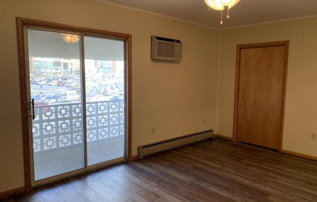 2 beds, 1 bath, 900 sqft, $900