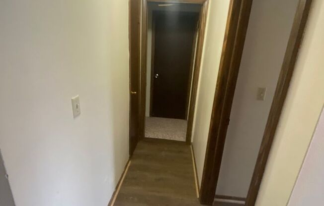 1 bed, 1 bath, 700 sqft, $899, Unit Custer-201