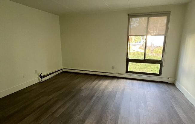 1 bed, 1 bath, 750 sqft, $1,195, Unit 165E