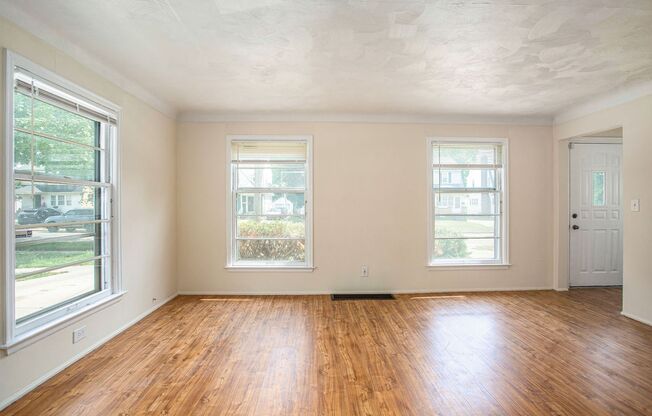AVAILABLE MID-JULY!! 3 Bedroom, 1.5 Single Family Home near Alger Heights