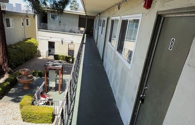 Spacious Apartment Homes | Close to Downtown Oakland
