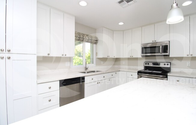 1338 E REDFIELD RD