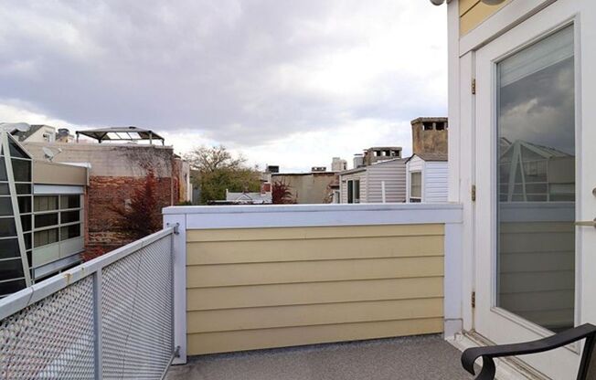 Gorgeous Federal Hill 3bd/2ba with Modern Amenities, CAC, W/D and Upper Deck! Available now