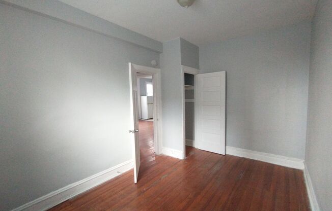 3 beds, 1 bath, 5 sqft, $1,675, Unit 3B