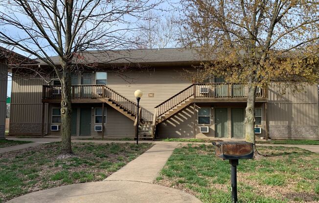 1 bed, 1 bath, $525, Unit 926 N Goetz Blvd #15