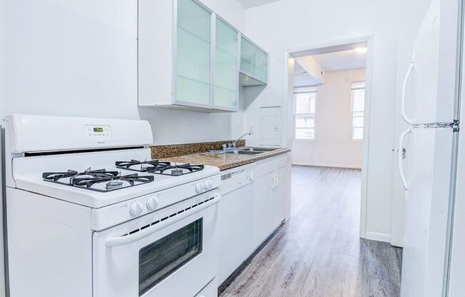 2 beds, 1 bath, $1,299, Unit Apt 3