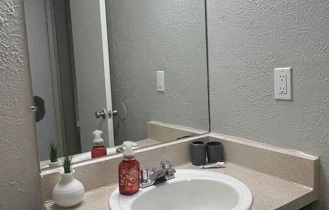 1 bed, 1 bath, 500 sqft, $778, Unit 03J