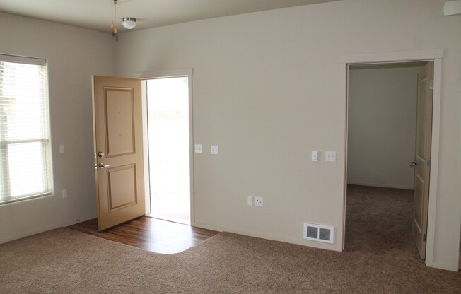 1 bed, 1 bath, 703 sqft, $1,445, Unit 4806 Driver Lane - 116 Full ADA