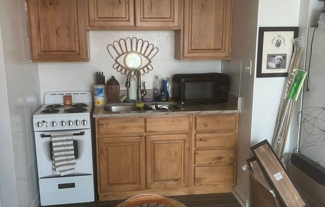 Studio, 1 bath, $995, Unit 6