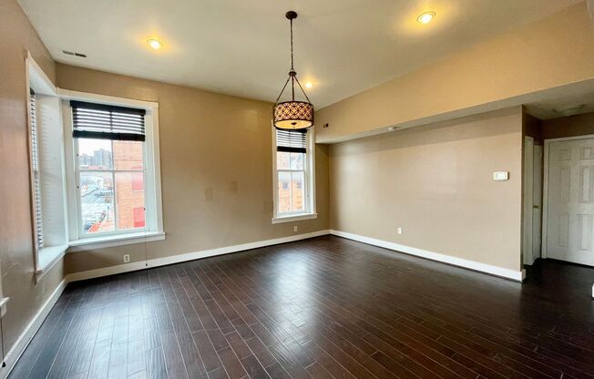 2 beds, 1 bath, 1,100 sqft, $1,750, Unit B3
