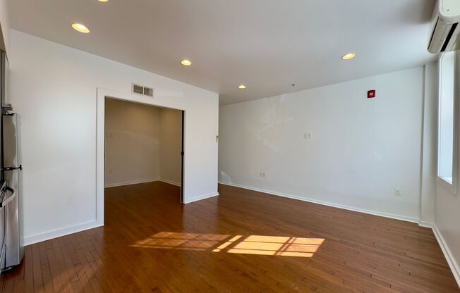 1 bed, 1 bath, 420 sqft, $1,199, Unit 05