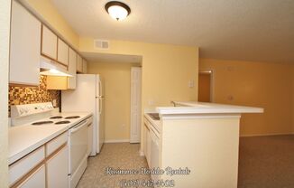 Beautiful 2nd floor Condo with 2 beds and 2 baths in the heart of Kissimmee