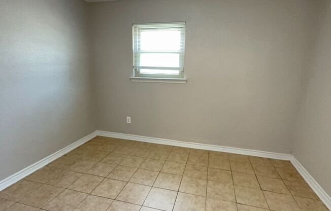 3 beds, 2 baths, $995