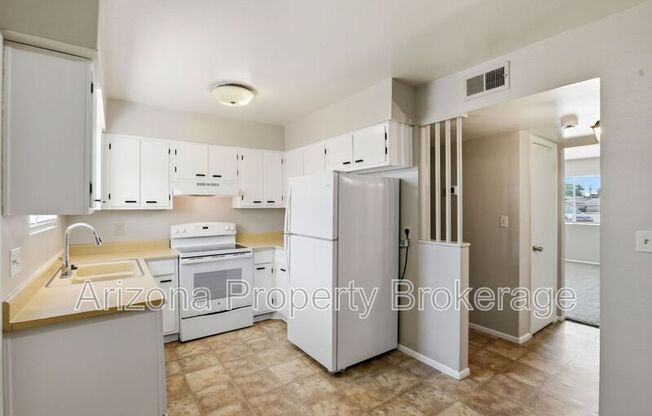 3934 E PICCADILLY RD