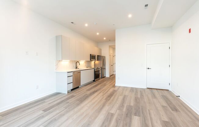 Studio, 1 bath, 525 sqft, $1,325, Unit 304