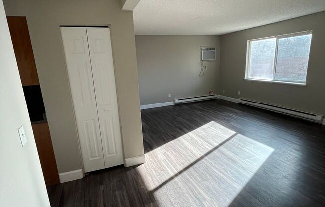 2 beds, 1 bath, $1,625, Unit 13164