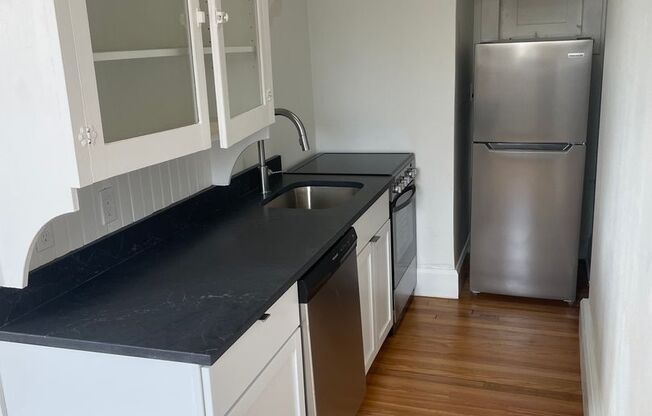 Studio, 1 bath, 430 sqft, $950