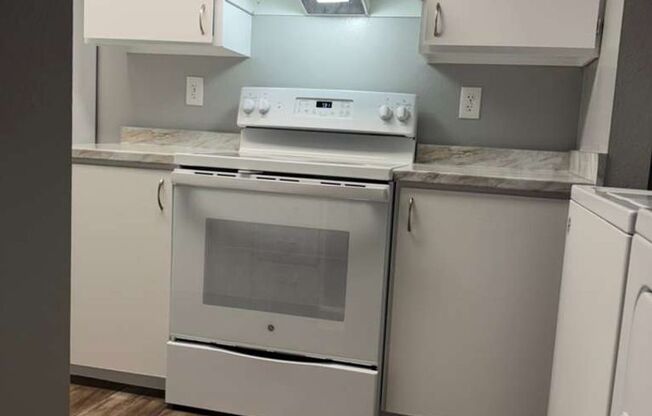 2 beds, 1 bath, 850 sqft, $1,575, Unit 1107 D5