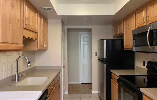 Spacious and Private Condo in The Oaks at Washingtonian Woods
