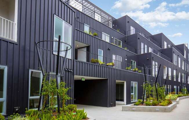 DISCOVER OUR SILVER LAKE APARTMENTS