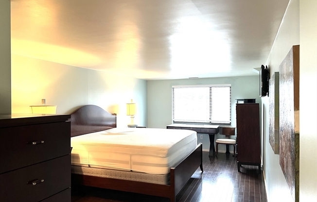 3 beds, 2 baths, 1,644 sqft, $3,800, Unit 711