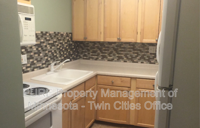 1311 W 82 ST